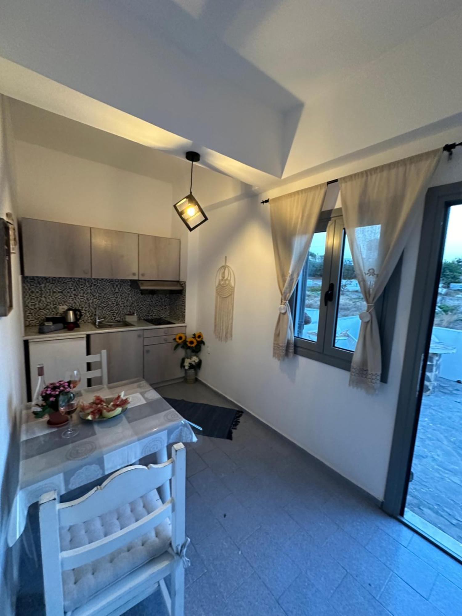 Nicole Rooms Santorini Vóthon Extérieur photo