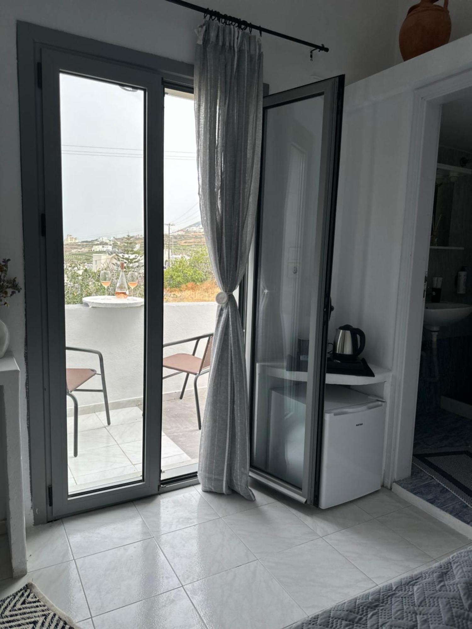 Nicole Rooms Santorini Vóthon Extérieur photo